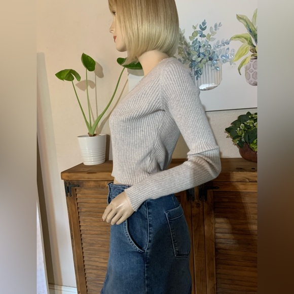 Brandy Melville Cropped Long Sleeve - - Picture 2 of 4